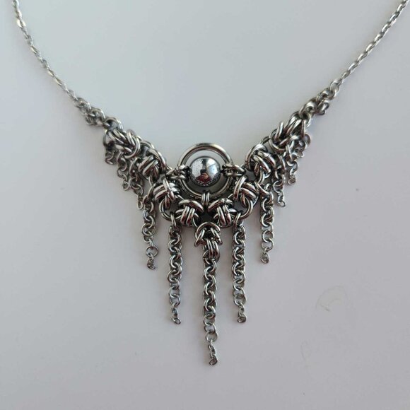 Gothic silver V shaped chandelier necklace - Picture 6 of 9